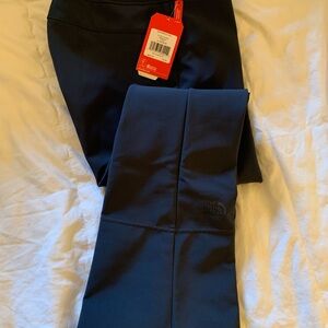 Women’s North Face Ski pant, Size Large w/adjustable waistband. Urban Navy color